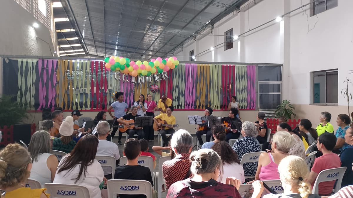 Crianças brincando nas atividades da SOBEI
